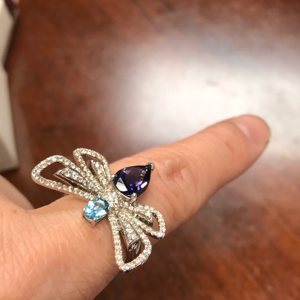 Preloved 18k white gold ring with diamond & topaz